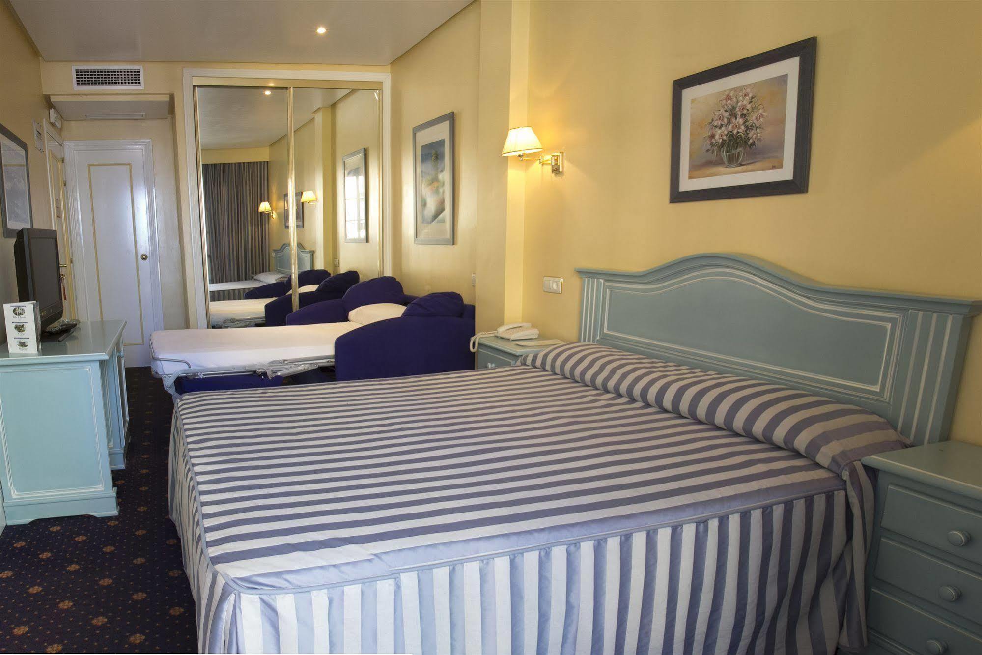 Hotel Villa De Laredo Fuengirola Luaran gambar