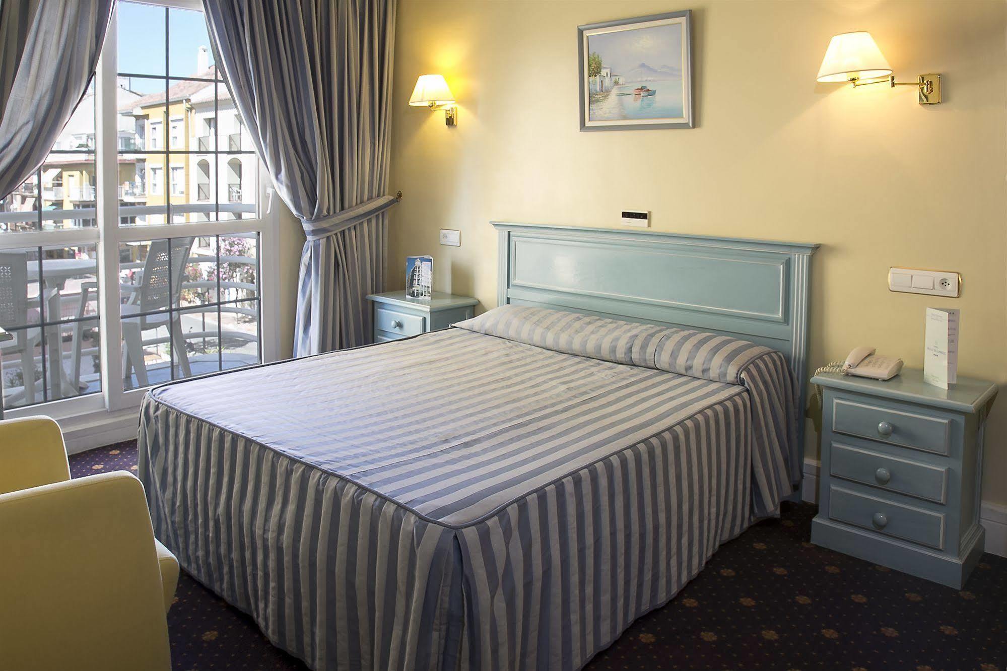 Hotel Villa De Laredo Fuengirola Luaran gambar